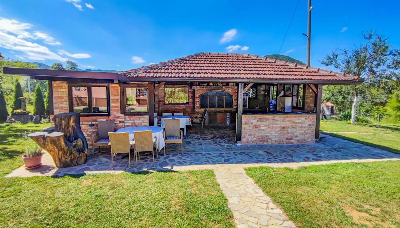 Holiday Home Emir Racic Exterior photo